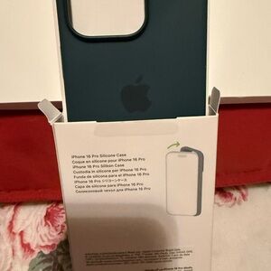 Apple iPhone 16 Pro Silicone Case - Teal